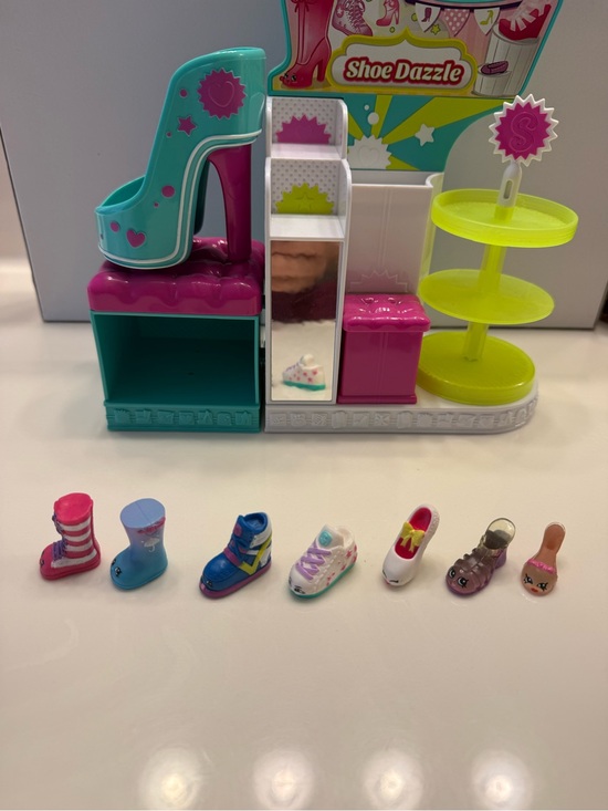 Shopkins Other - Shopkins mixed lot of 7 figures and Shoe Dazzle accessory